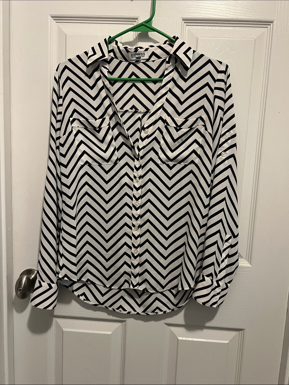Express Black & White Chevron Button-Front Blouse